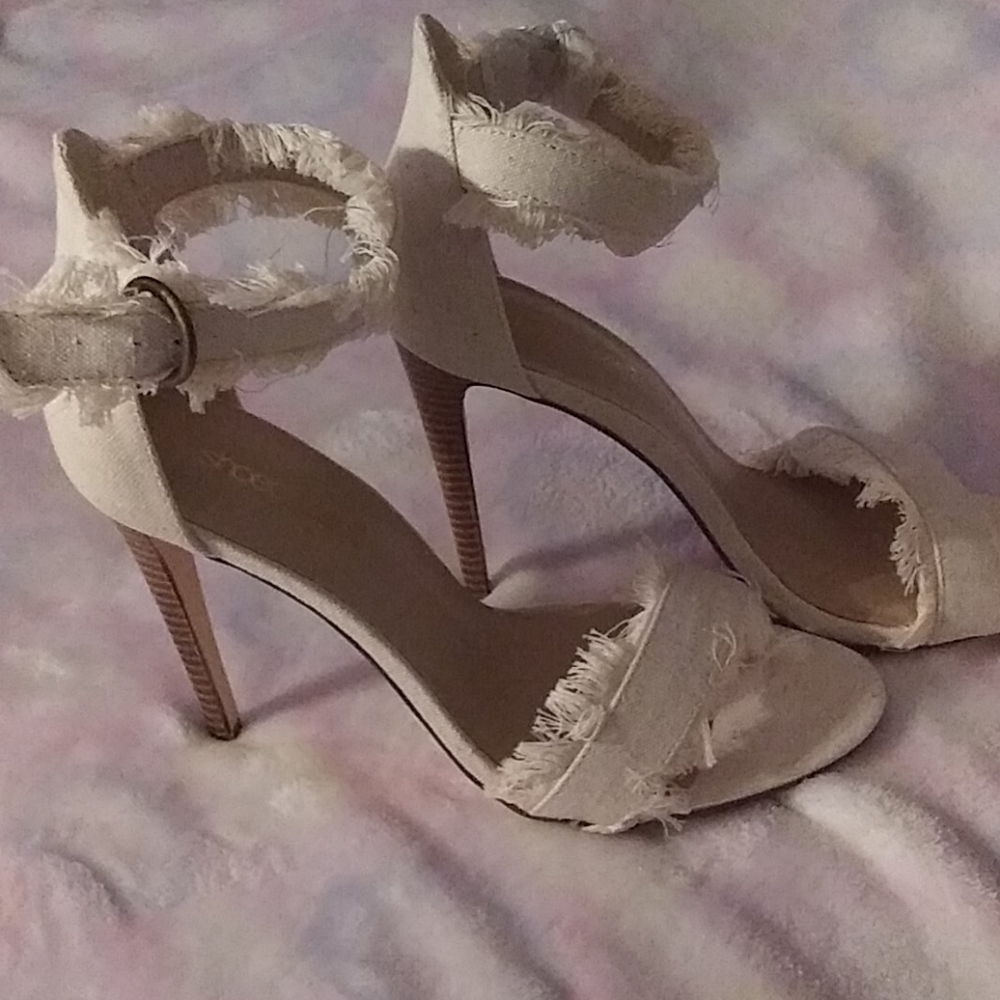 Shoes - Picture 4 of 4